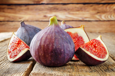 Fresh Figs fruits on a woodの写真素材