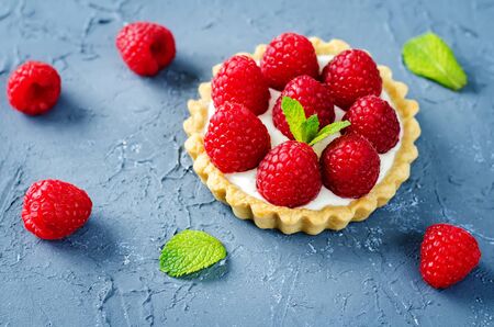 Raspberry tartlets with fresh berries and mint leaves. Selective focusの写真素材