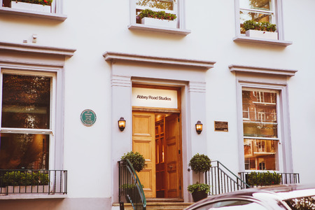 LONDON - AUGUST 24, 2017: Abbey Road recording studios made famous by the 1969 Beatles albumのeditorial素材