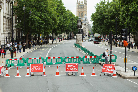 LONDON - AUGUST 20, 2017: Road Closed sign on a street of Londonのeditorial素材