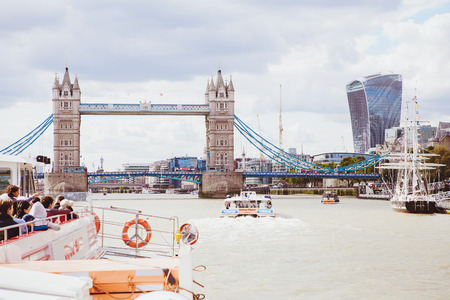 LONDON - AUGUST 19, 2017: Tower Bridge in London, the UK. View from the River Thames. City Cruisesのeditorial素材