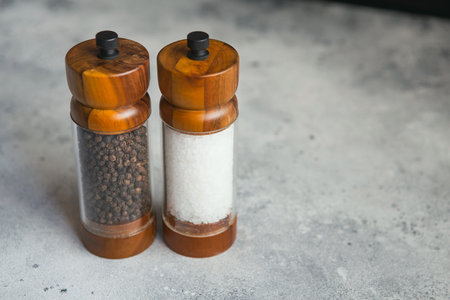 Wooden Salt And Pepper grinder Set for cooking