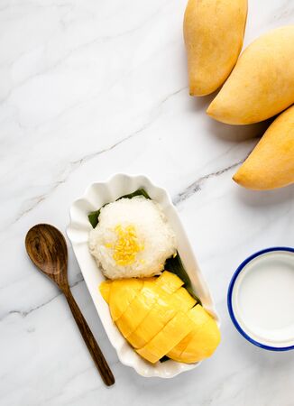 This is the picture of Mangoes Sticky Rice with Coconut Milk on Mableの写真素材