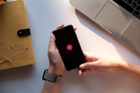 CHIANG MAI, THAILAND - DEC.14 ,2019 : Woman using iPhone Xs with Youtube Music - Stream Songs and Musicのeditorial素材