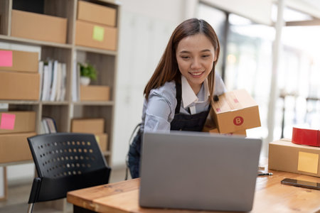 Portrait asian entrepreneur successful with her SME business. Online marketing packaging delivery, startup SME entrepreneur or freelance woman concept. Small business ownerの写真素材