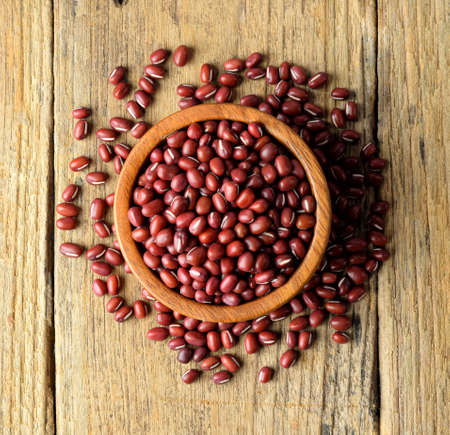 red bean in wooden cup isolate on woodの写真素材