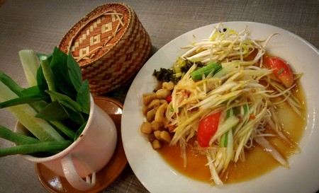 som tam thai, green papaya salad, with sticky rice in bamboo container and vegetableの写真素材