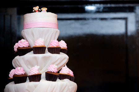 layers pink cupcake cake spouse bear topperの写真素材