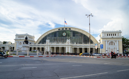 Hua Lamphong station or Bangkok Railway Station is the main terminal to northern, eastern, northeastern and southern Thailand. .のeditorial素材