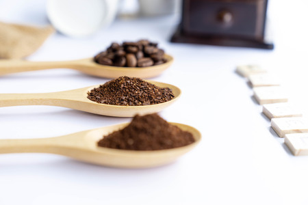 close up crushed coffee bean on wooden spoonの写真素材
