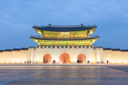 Late night traffic blurs past Gyeongbokgung Palace in Seoul,South Koreaのeditorial素材