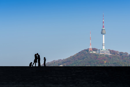 A silhouette of a happy family with Seoul Tower background,koreaのeditorial素材