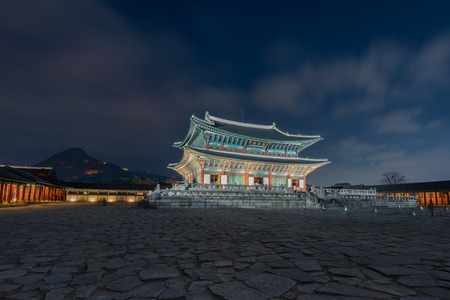 Gyeongbokgung palace at night in Seoul, South Korea.のeditorial素材