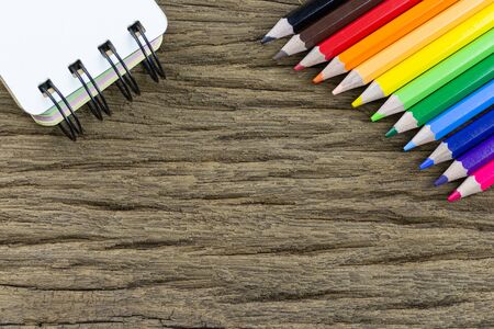Color pencil and notepad on a wood grain background detail object artの写真素材