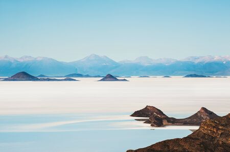 Top view of the salt flat Salar de Uyuni, Altiplano, Boliviaの写真素材