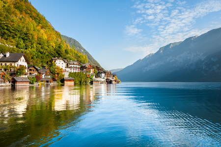 Hallstatt village on the Hallstatter lake in Alps mountains, Austriaの写真素材