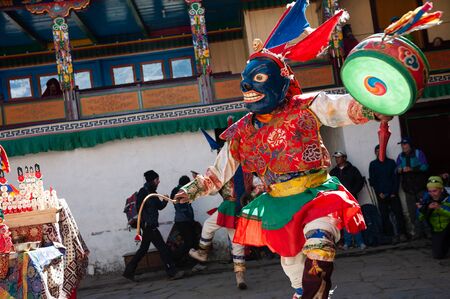 Tengboche, Nepal - October, 26, 2018: The monks perform religious masked buddhistic dance during the Mani Rimdu festival in Tengboche Monasteryのeditorial素材