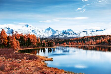 Kidelu lake in Altai mountains, Siberia, Russia. Beautiful autumn landscape.の写真素材