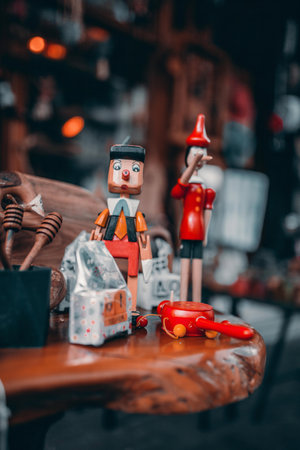 Vintage wooden figurines of a man and a woman in the storeの写真素材
