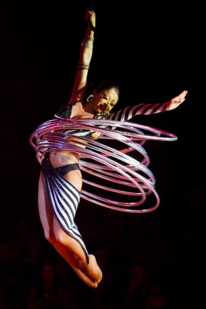 BARCELONA - APRIL 1: Unidentified acrobat woman performs during the spectacle Somnis of the circus Italiano on April 1, 2011 in Santa Coloma de Gramanet, Barcelona, Spainのeditorial素材