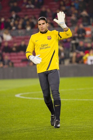 BARCELONA - JANUARY 4: Jose Manuel Pinto of FCB in action during the Spanish Cup match between FC Barcelona and Osasuna, final score 4 - 0, on January 4, 2012 in Camp Nou stadium, Barcelona, Spainのeditorial素材