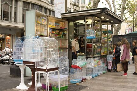 BARCELONA - SEPTEMBER 25: One of the last bird shop in Las Ramblas after the prohibition. All of them must be closed before end 2010. September 25, 2010 in Barcelona, Spainのeditorial素材