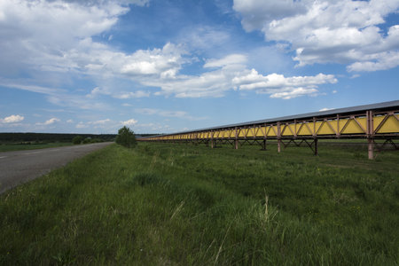 Industrial facility open conveyor for the delivery of brown coal