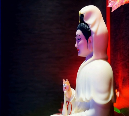 Guan Yin statue in the darkの素材