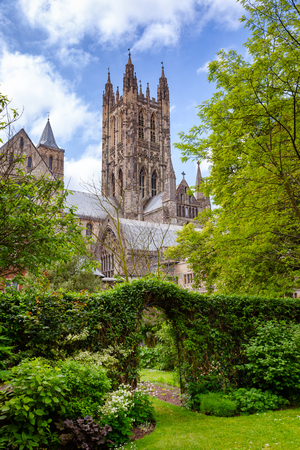 Garden at Canterbury Cathedral, one of the oldest and most famous Christian structures in England.  Canterbury, Kent Southern England, UK. UNESCO World Heritage Siteのeditorial素材