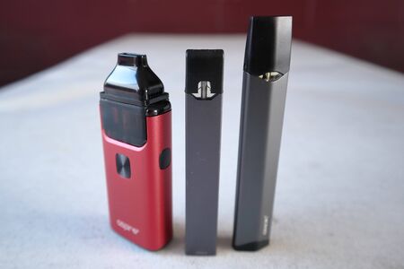 3 different vape pen electronic cigarette devices juul, aspire breeze, smok infinix, product shot isolatedのeditorial素材