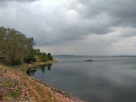 Landscape view of a lake with cloudy sky in the background.のeditorial素材