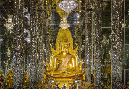 Uthai Thani, THAILAND - JANUARY 11,2016: Golden Buddha in watthasung at uthaithani ,Thailand.のeditorial素材