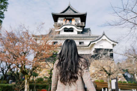 Young woman asia traveller enjoying the view of Inuyama Castle in Inuyama, Aichi Prefecture, Japan. Traveling together. Follow meのeditorial素材