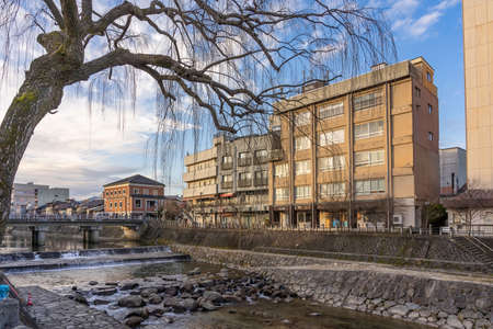 Tourists walking around miyagawa morning market Is an old market Near the Miyagawa River There are vegetables, fruits and food sold. Including local souvenirsのeditorial素材