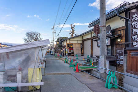 Tourists walking around miyagawa morning market Is an old market Near the Miyagawa River There are vegetables, fruits and food sold. Including local souvenirsのeditorial素材