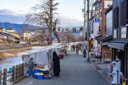 Tourists walking around miyagawa morning market Is an old market Near the Miyagawa River There are vegetables, fruits and food sold. Including local souvenirsのeditorial素材