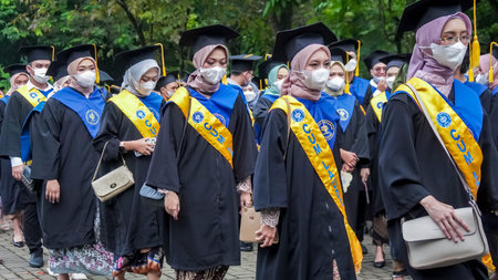 Bogor-INDONESIA, 17 July 2022. Graduation Photo Shoots of Bogor Aglicurture institute (Institut Pertanian Bogor / IPB) at Graha Widya Wisudaのeditorial素材
