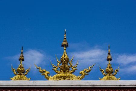 bird of regends sculpture on the roof of thai temple  の写真素材