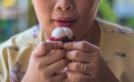 fresh mangosteen prepare to eatの写真素材
