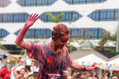BANGKOK, THAILAND - March 2016: Unidentified People celebrating during the color throw at the Holi Festival of Colors on March 27, 2016 in Bangkok, Thailand.のeditorial素材