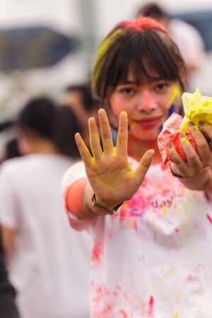 BANGKOK, THAILAND - March 2016: Unidentified People celebrating during the color throw at the Holi Festival of Colors on March 27, 2016 in Bangkok, Thailand.のeditorial素材