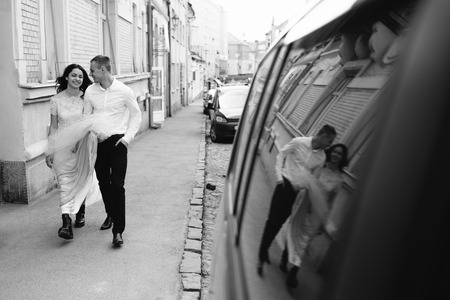 A young, sympathetic couple walks through the streets of the city. Loveの写真素材