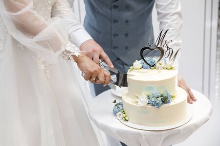 Wedding traditions. The moment of cutting the wedding cakeの写真素材