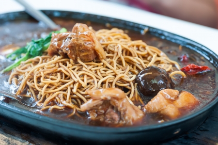 Hot plate mee with chicken の写真素材