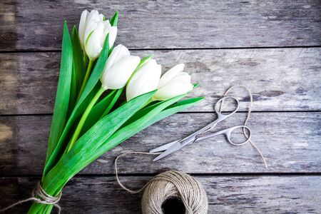 bouquet of white tulips on a wooden backgroundの写真素材