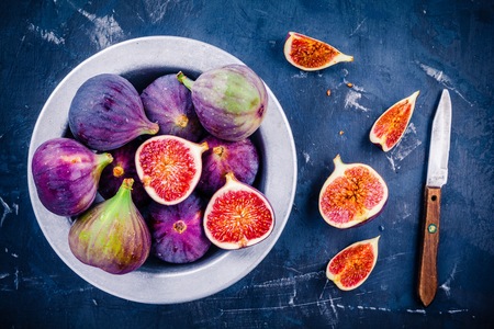 Fresh ripe figs in a bowl on a dark backgroundの写真素材