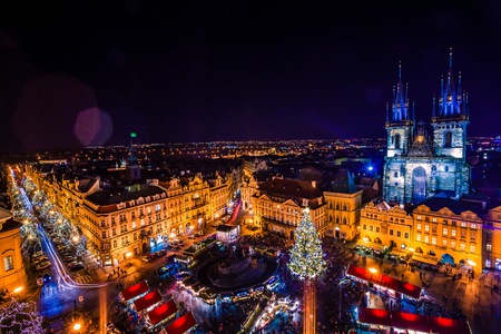 PRAGUE, CZECH REPUBLIC - DECEMBER 22, 2015: Old Town Square in Prague, Czech republicのeditorial素材