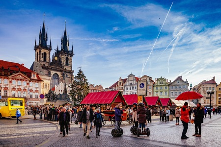 PRAGUE, CZECH REPUBLIC December 27, 2015:  Prague Christmas market on Old Town Square. Segway tour of the old streets of Pragueのeditorial素材