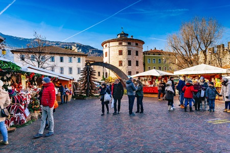 TRENTO, ALTO ADIGE, ITALY - DECEMBER 17, 2016: traditional Christmas market. Trento, Alto Adige, Italyのeditorial素材