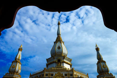 Wat Phanumthipthepphrasitwanaram temple in Roi Etの写真素材